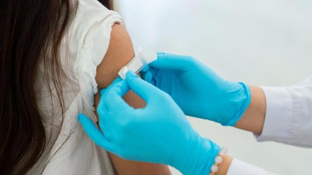 cbsn-fusion-what-fdas-cancelled-meeting-means-updated-flu-vaccine-public-health-thumbnail.jpg 