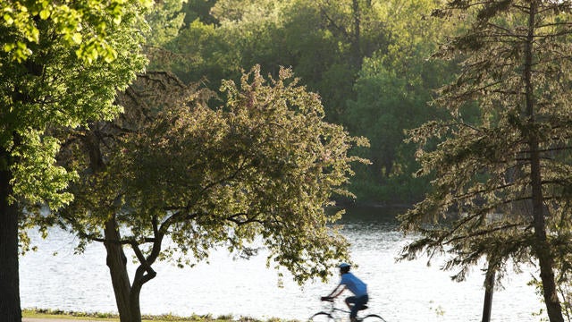 Minneapolis Spring, Lake of the Isles scenic. 